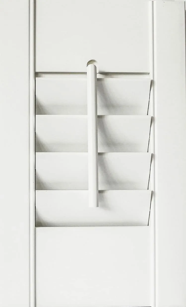 63mm-louvre-1-hertfordshire-shutters